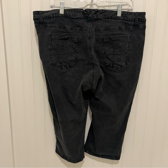 Tripp NYC Black Denim Short Jeans Pants Capri 20 Grunge Goth - Picture 6 of 7